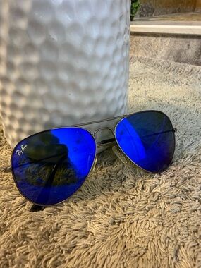 Ray-Ban Aviator Sunglasses with Blue Mirrored Lenses